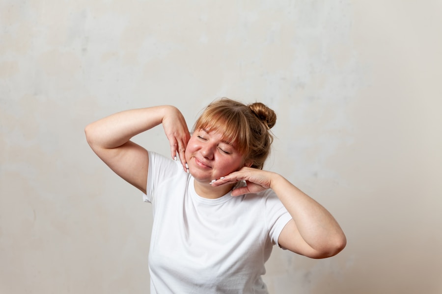 Mujer con fibromialgia, agotamiento y fatiga crónica