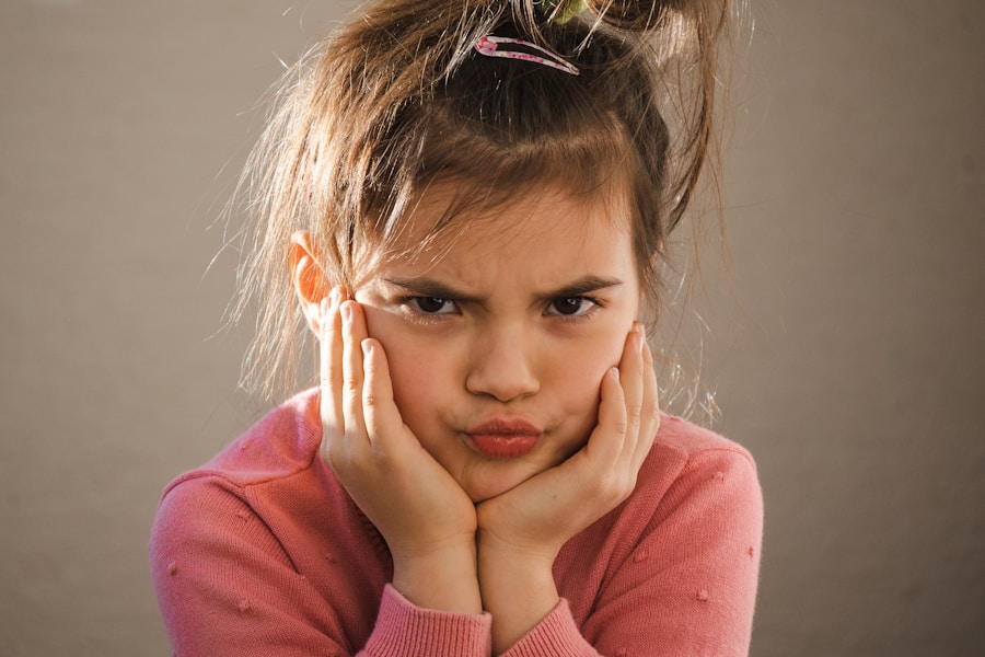 Niña con dificultades de regulación emocional
